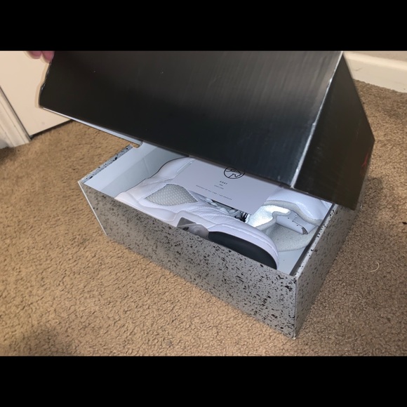 Jordan 5 Retro Metallic White - Picture 7 of 7